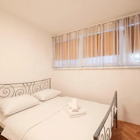 Two Bedroom Petra In City Centar شقة *